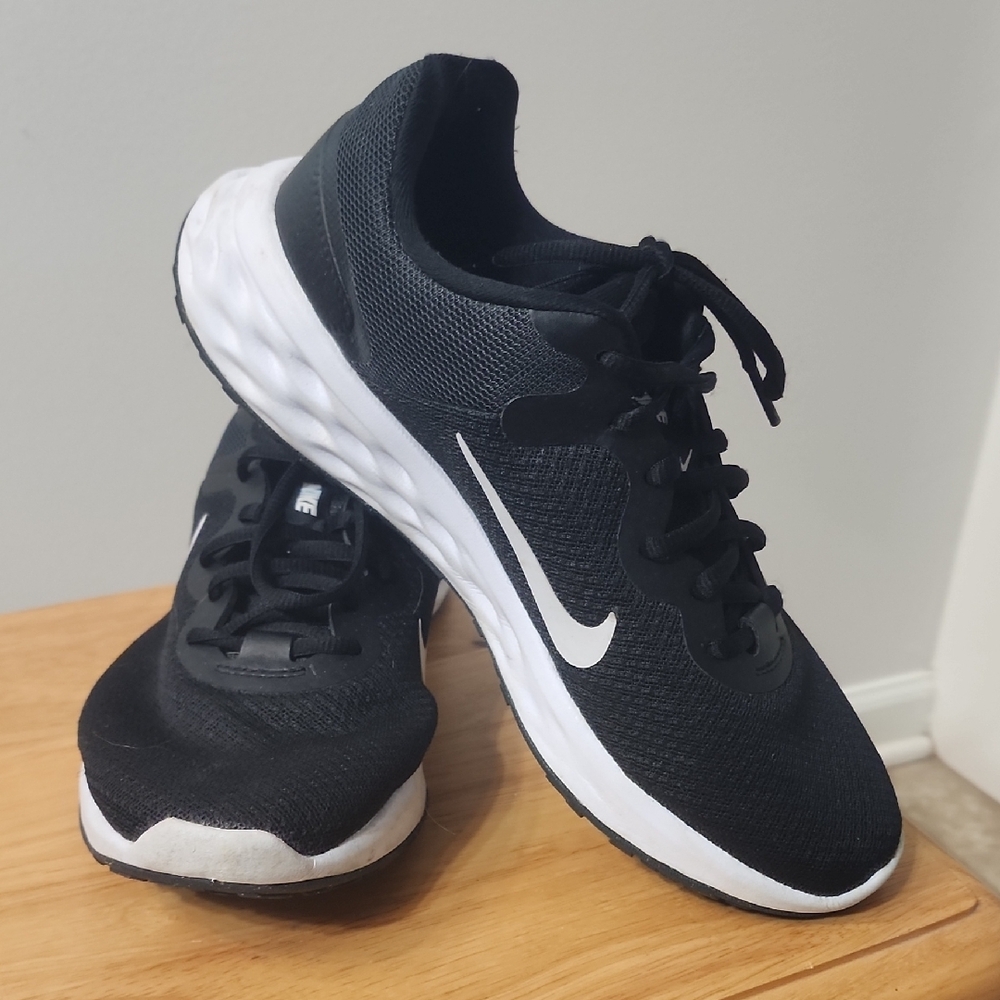 Nike Black and White Running Shoes